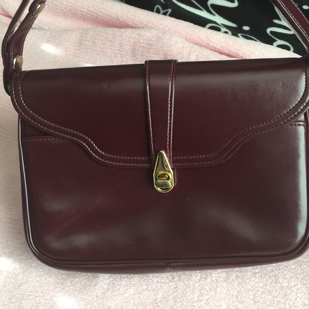 Vintage Excellent classic maroon purse